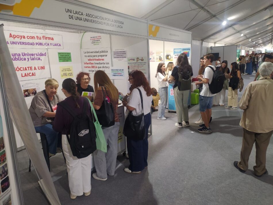 UNI Laica reclamó una Universidad pública y laica en las Jornadas de Recepción de Estudiantes 2025 de la Universidad de Granada