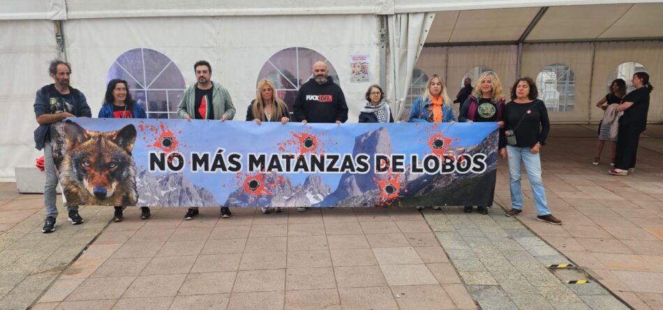 Grupo Lobo Asturias denuncia en Gijón el nuevo plan del Principado para matar lobos