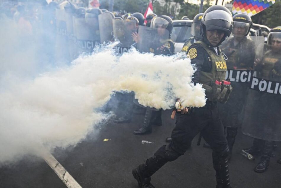 Peruanos vuelven a las calles contra el gobierno actual