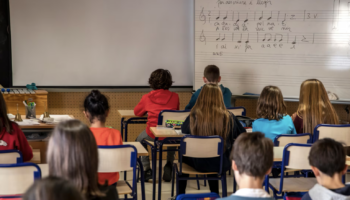 Compromís alerta sobre una retallada sense precedents de 1.135 docents de reforç per al curs 2025-2026