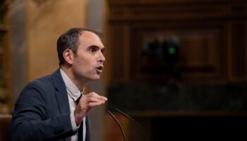 Toni Valero acusa al PP de tener “un plan simple” para tratar de acabar con la Educación Pública que “aplican sin piedad: recortar la Escuela Pública, engordar la privada y segregar”