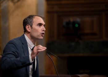 Toni Valero acusa al PP de tener “un plan simple” para tratar de acabar con la Educación Pública que “aplican sin piedad: recortar la Escuela Pública, engordar la privada y segregar”