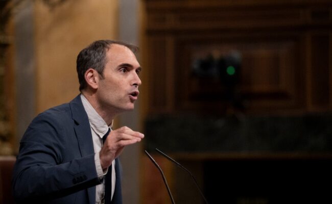 Toni Valero acusa al PP de tener “un plan simple” para tratar de acabar con la Educación Pública que “aplican sin piedad: recortar la Escuela Pública, engordar la privada y segregar”