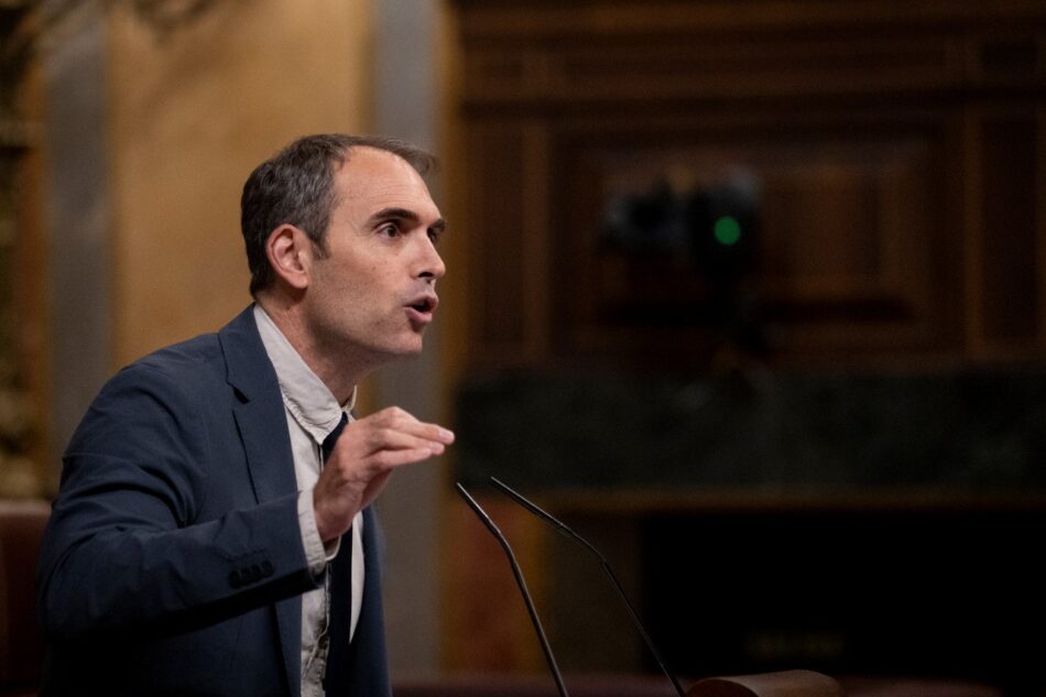 Toni Valero acusa al PP de tener “un plan simple” para tratar de acabar con la Educación Pública que “aplican sin piedad: recortar la Escuela Pública, engordar la privada y segregar”