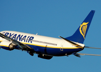 La plantilla de Ryanair recibe el apoyo ante el cierre de la base de Santiago de Compostela