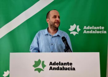 Adelante Andalucía denuncia el “macroconcierto sanitario” de 533 millones y exige condiciones dignas para los bomberos forestales