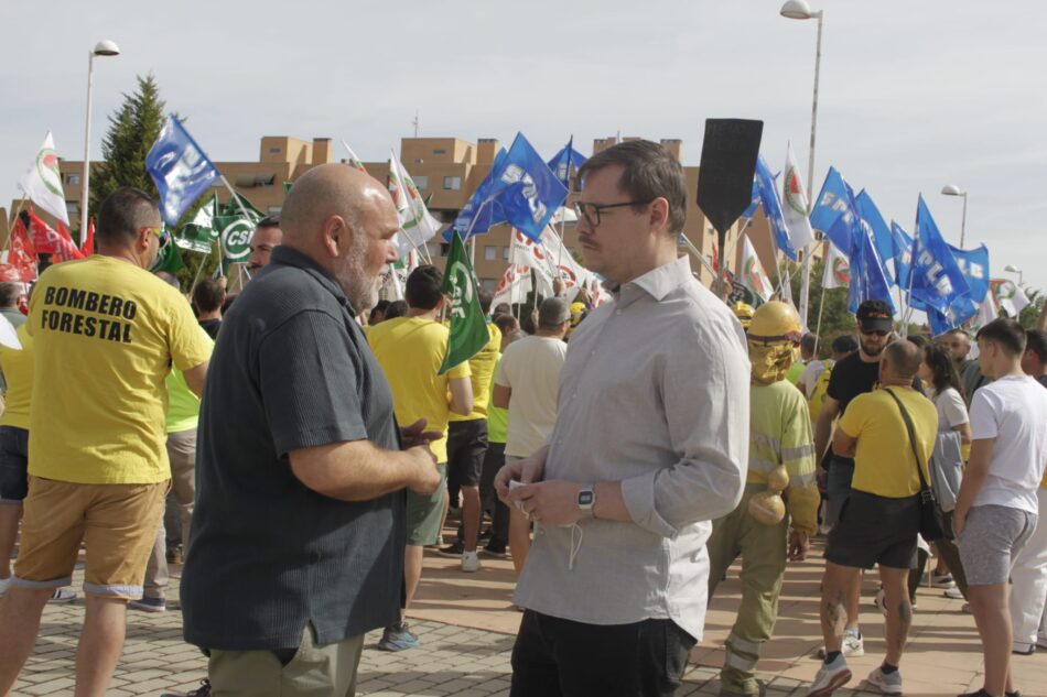 Izquierda Unida a Page: «con la quita de la deuda, ya no hay excusas para contratar indefinidamente a bomberos forestales»