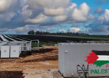 Decenas de organizaciones realizan una acción cerca de la planta de la empresa israelí Enlight, cómplice del genocidio palestino