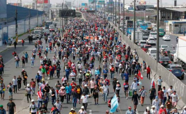 Protestas juveniles en Perú reclaman la dimisión de Dina Boluarte