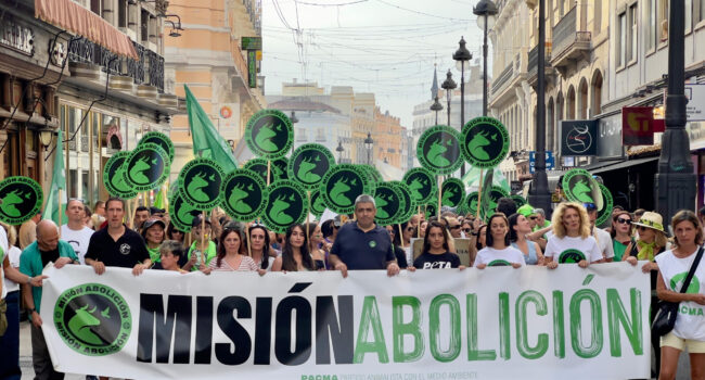 Más de 10.000 personas llenan la Puerta del Sol en la marcha antitaurina del Partido Animalista
