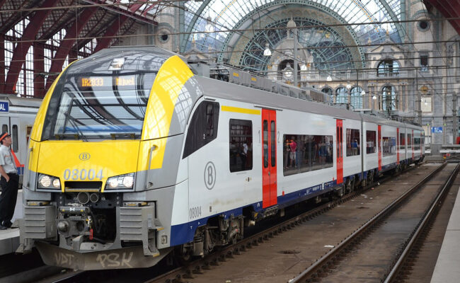 Organizaciones interponen demanda colectiva contra NMBS por adjudicación a CAF, acusada de financiar asentamientos en Palestina