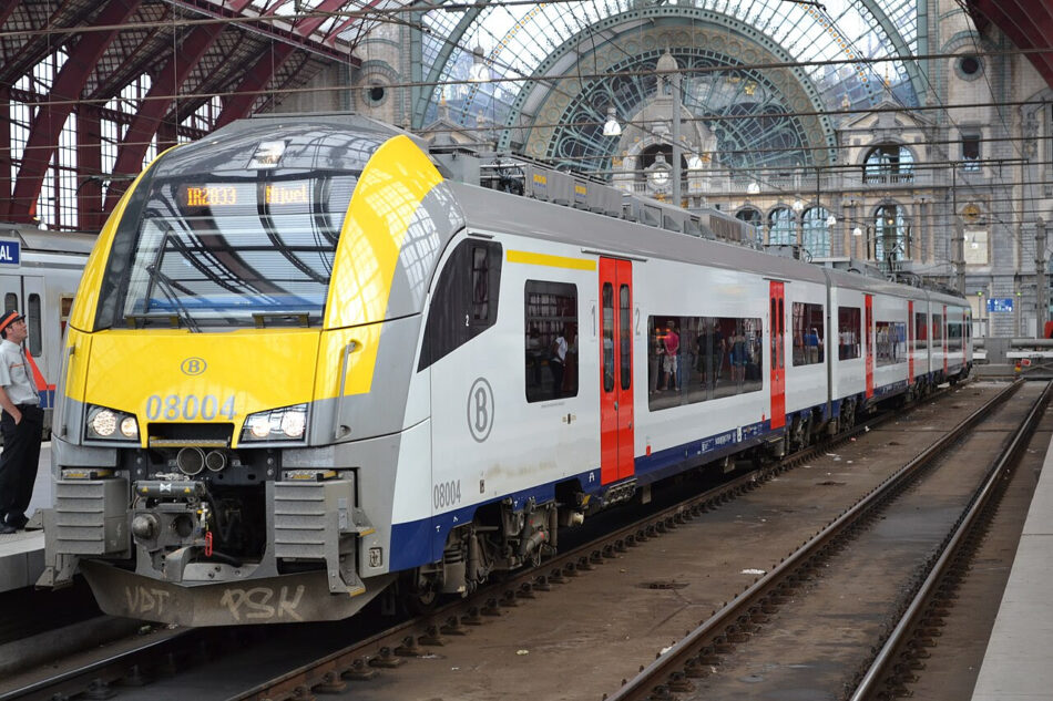Organizaciones interponen demanda colectiva contra NMBS por adjudicación a CAF, acusada de financiar asentamientos en Palestina
