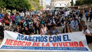 Primera victoria de la huelga de alquileres contra La Caixa: 170 familias de Banyoles, Lleida y Mollet podrán quedarse en casa