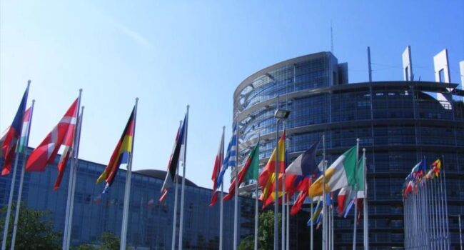 Eurodiputados instan a suspender relaciones comerciales con Israel