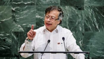 Petro carga contra EEUU por convertir el Caribe en zona de “colonización”