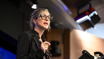 Francesca Albanese: «Israel viola el derecho internacional al frenar la Flotilla»