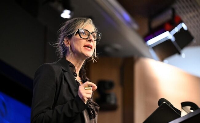 Francesca Albanese: «Israel viola el derecho internacional al frenar la Flotilla»