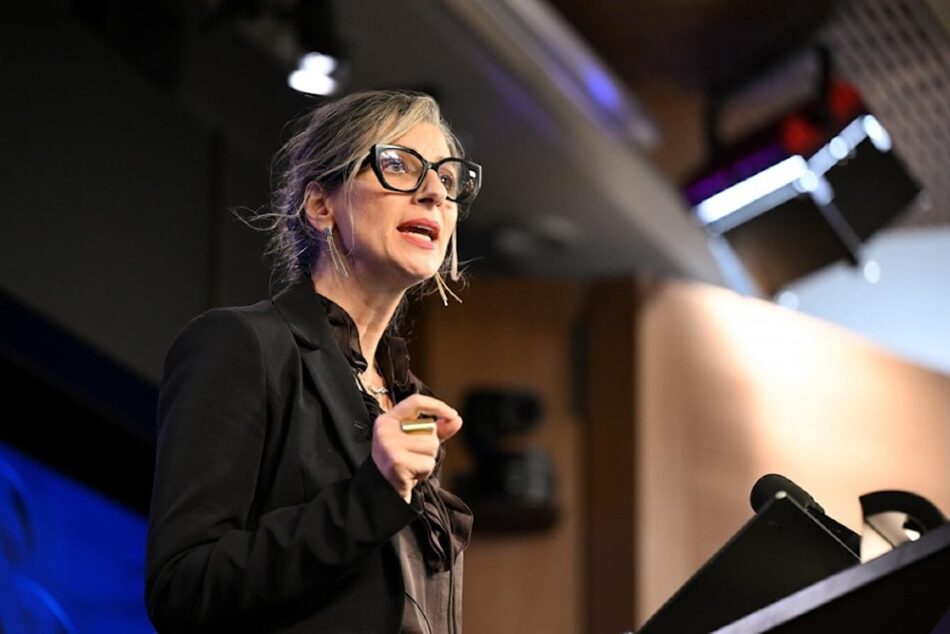 Francesca Albanese: «Israel viola el derecho internacional al frenar la Flotilla»