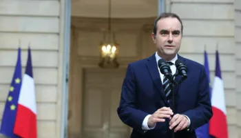Renuncia el primer ministro francés, Sébastien Lecornu, sin llegar al mes en el cargo. Mélenchon exige un impeachment contra Emmanuel Macron