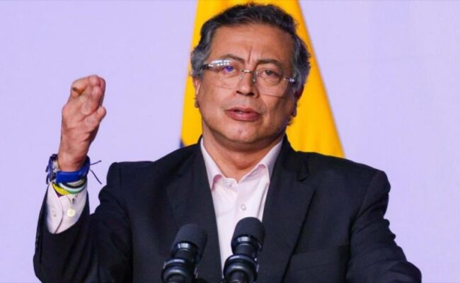 Petro denuncia que misiles de EEUU caen sobre pesqueros colombianos