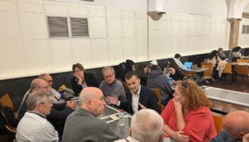 Antonio Maíllo señala que la decisión de Junts es “otra forma más de escenificar una ruptura que carece de la consecuencia que tendría si anuncian apoyar una moción de censura con PP y Vox”
