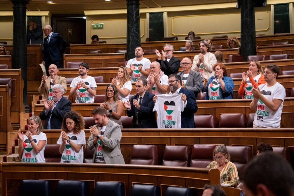 Enrique Santiago denuncia que “PP y Vox son selectivos con los genocidios” y advierte de que “quien no condena el israelí se avergonzará siempre por los palestinos exterminados por el supremacismo”