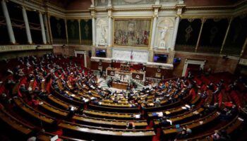 Continúa el debate presupuestario en Francia tras un arranque marcado por el conflicto