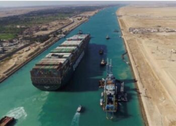 Egipto intenta restablecer ingresos del Canal de Suez