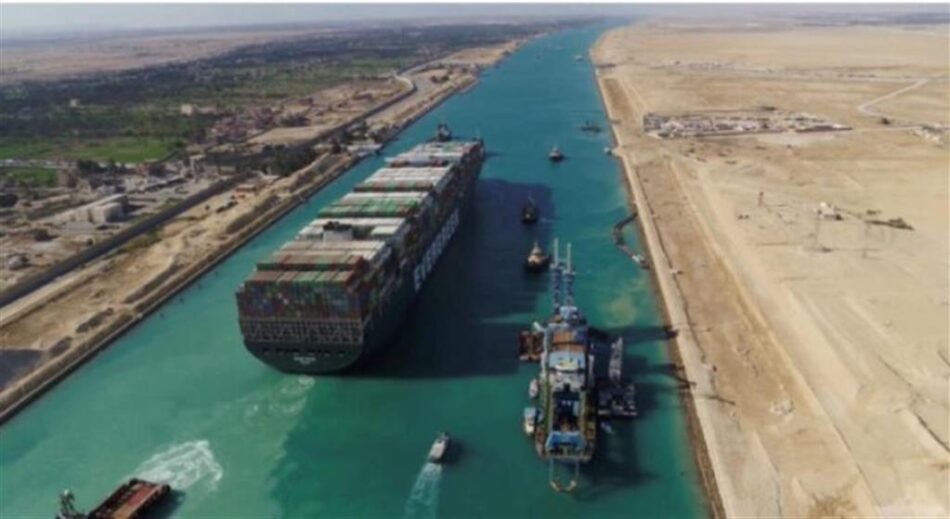 Egipto intenta restablecer ingresos del Canal de Suez