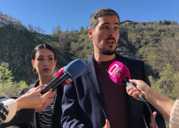 Podemos señala “la trampa de Page al ocultar el drama de los datos sociales, feministas y medioambientales de la región”