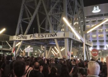Barcelona responde al asalto a la Global Sumud Flotilla con un llamamiento a acampar bajo el lema «Paramos el genocidio»