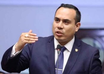 El nuevo presidente de Perú, José Jeri, inaugura su agenda con un encuentro con mandos militares