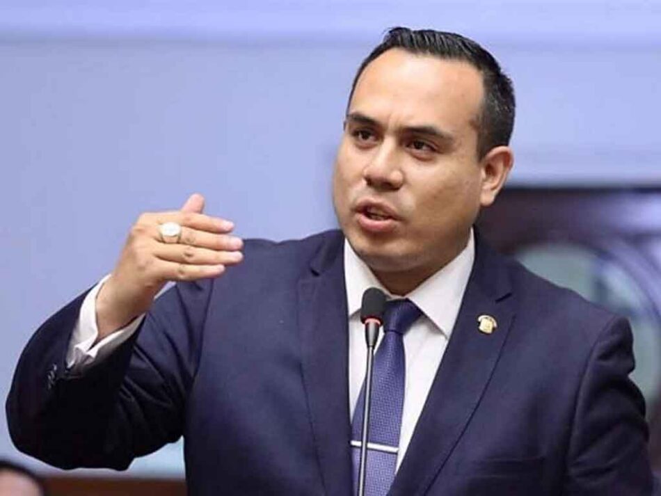 El nuevo presidente de Perú, José Jeri, inaugura su agenda con un encuentro con mandos militares