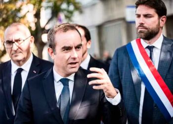 El nuevo primer ministro francés se muestra abierto a debatir la reforma de la jubilación