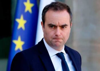 Franceses opuestos a la reconducción del primer ministro Sébastien Lecornu, según sondeo