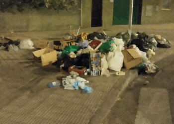 «La basura y la suciedad inundan San Blas y Simancas» en Madrid