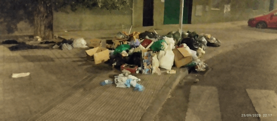 «La basura y la suciedad inundan San Blas y Simancas» en Madrid