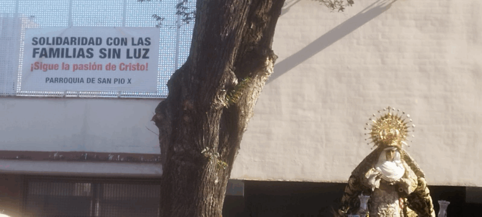 Esperanza de Triana en el Polígono Sur. Las sombras que iluminó