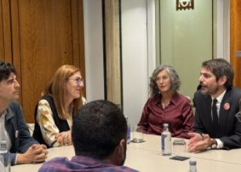 Izquierda Unida, Sumar y Verdes Equo reciben a Urtasun en su llegada a la Seminci