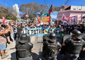 Milei suspende un acto electoral en Santa Fe ante las protestas en su contra