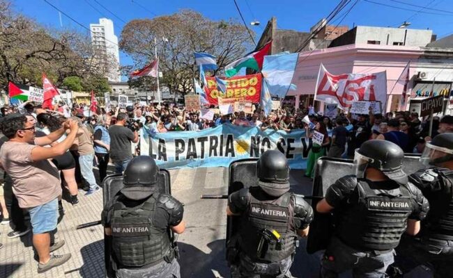 Milei suspende un acto electoral en Santa Fe ante las protestas en su contra