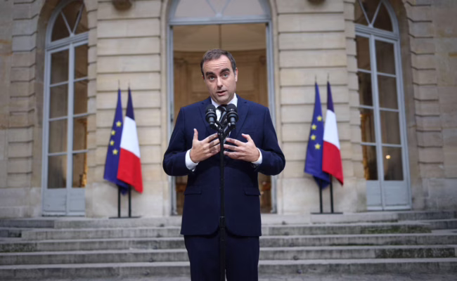 Renuncia el primer ministro francés, Sébastien Lecornu, sin llegar al mes en el cargo. Mélenchon exige un impeachment contra Emmanuel Macron