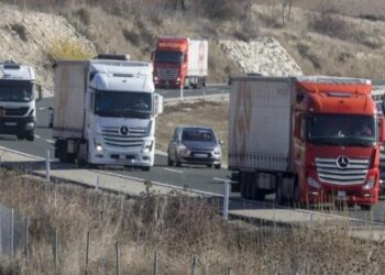 Firmada la solicitud para aplicar coeficientes reductores de la edad de jubilación a las y los conductores del transporte de mercancías