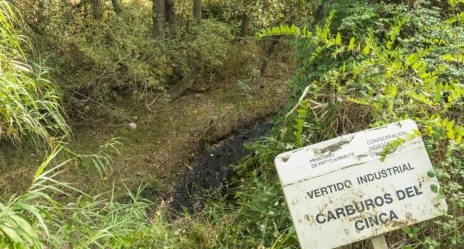 Carburos del Cinca denunciada por vertido de chapapote al Cinca