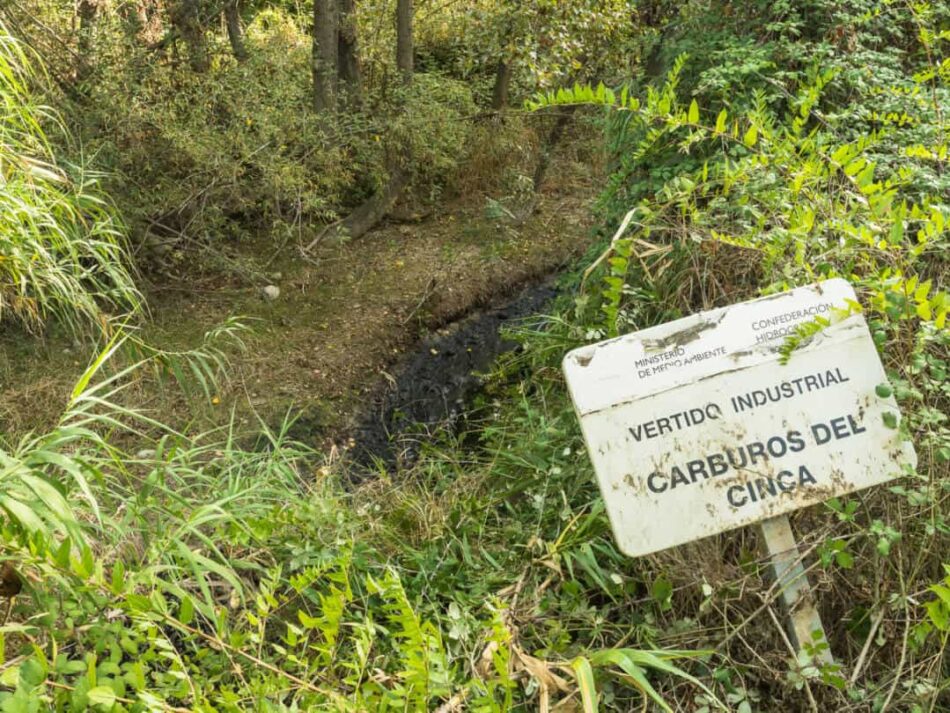 Carburos del Cinca denunciada por vertido de chapapote al Cinca