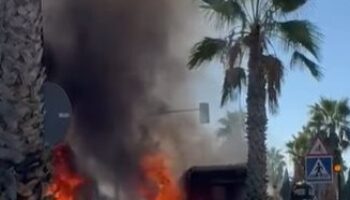 Un autobús de Movibus arde en Murcia: símbolo del abandono del transporte público regional