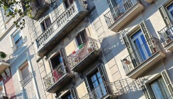 Barcelona en Comú logra el seno del Gobierno para reducir el IBI a los vecinos y aumentarlo a los especuladores