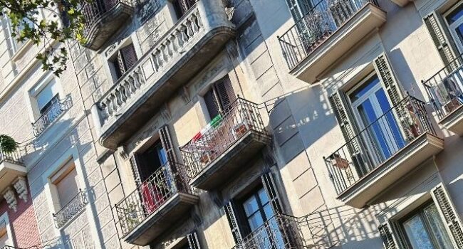 Barcelona en Comú logra el seno del Gobierno para reducir el IBI a los vecinos y aumentarlo a los especuladores