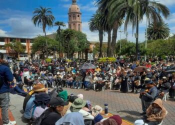 Indígenas ecuatorianos convocan a una asamblea para mantener protestas contra el presidente Noboa