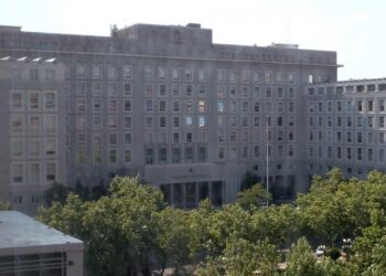 CCOO, UGT y CSIF-AGO convocan movilizaciones para reclamar una mejora salarial para el personal civil del Ministerio de Defensa